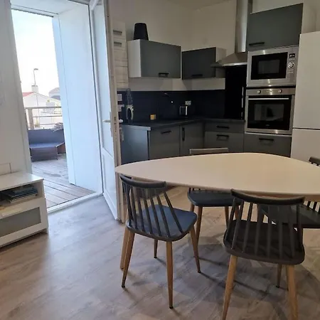Superbe Appartement Renove A Neuf Centre Bourg Brem-Sur-Mer Exterior photo
